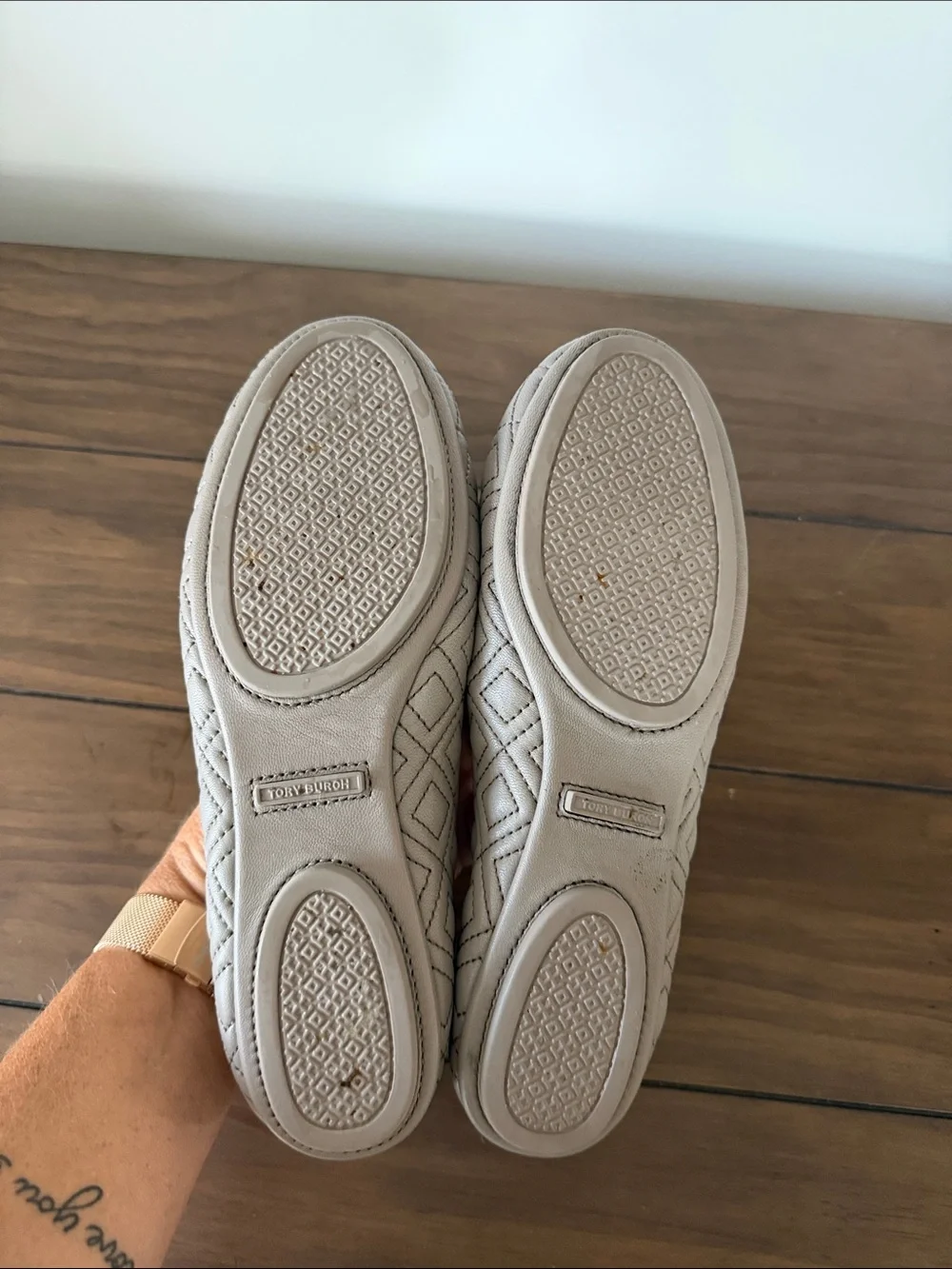 Tory Burch Quilted Beige/grey Leather Ballet Flats with Gold Logo Medallion